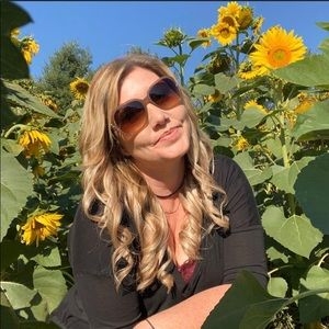 Meet your Posher, Claire